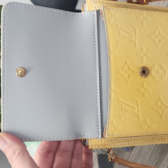 HP! LOUIS VUITTON Monogram Vernis Mott- Yellow with Blue Interior - Picture 5 of 13